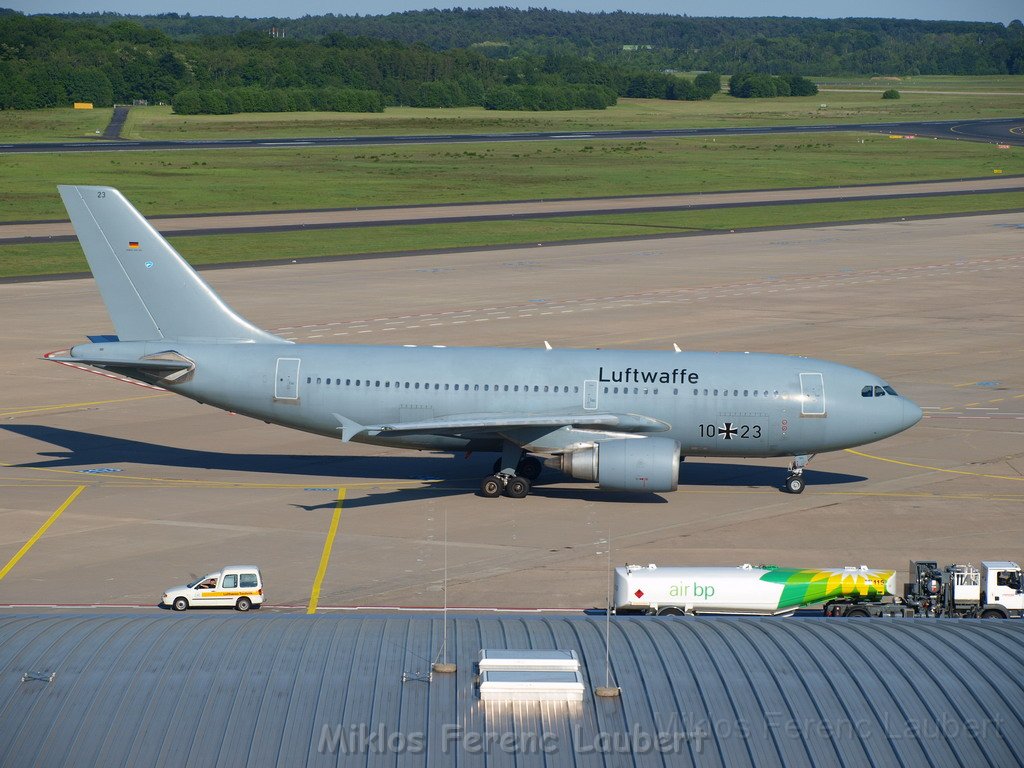 Lufthansa Airbus A 380 zu Besuch Flughafen Koeln Bonn P070.JPG
